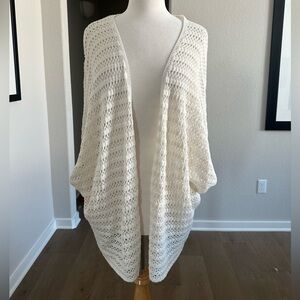 Vince Camuto white knit shawl open sweater